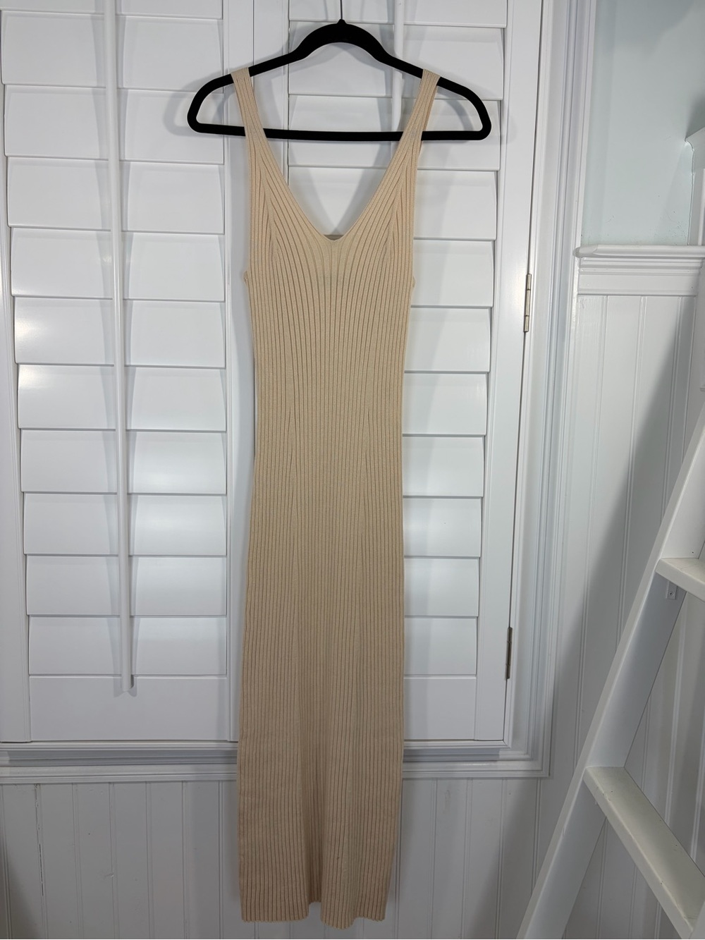 Ribbed V-Neck Cream Maxi Dress (M)